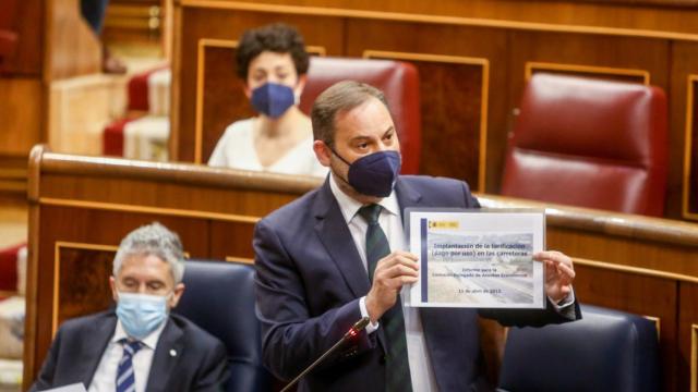 El ministro de Transportes, Movilidad y Agenda Urbana, José Luis Ábalos, en el Congreso de los Diputados.