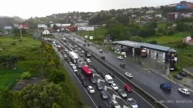 Jornada de atascos en las carreteras de A Coruña por las obras y la vacunación