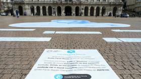 El mural en honor a Emilia Pardo Bazán colocado en la plaza de María Pita (A Coruña).