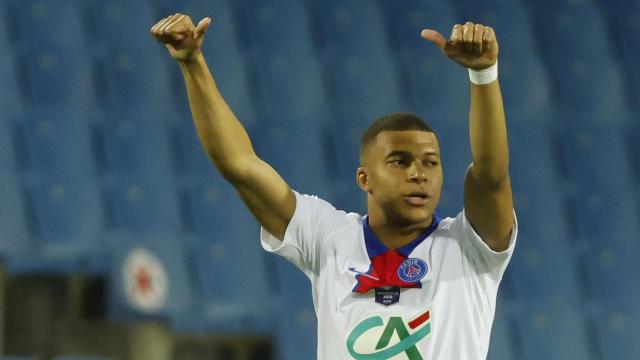 Kylian Mbappé celebra un gol con el PSG en la temporada 2020/2021