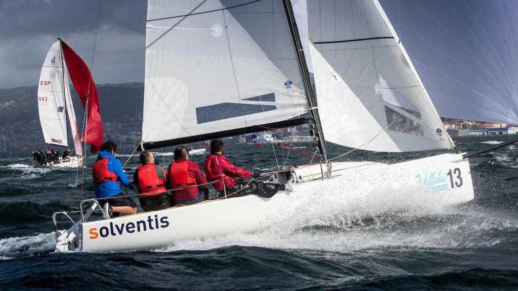 Comienza en aguas coruñesas el campeonato nacional Maeloc de J70 de vela