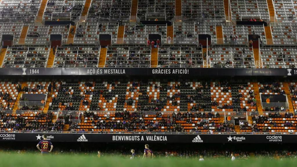 Mestalla con público en sus gradas