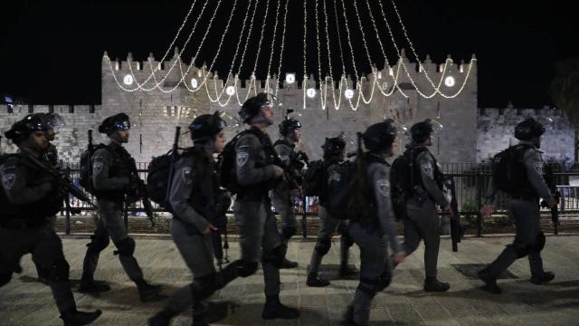 Policía fronteriza israelí en el barrio Sheikh Jarrah de Jerusalén.