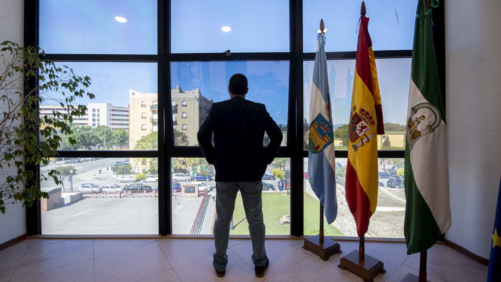 El alcalde de La Línea, en su despacho de Alcaldía.