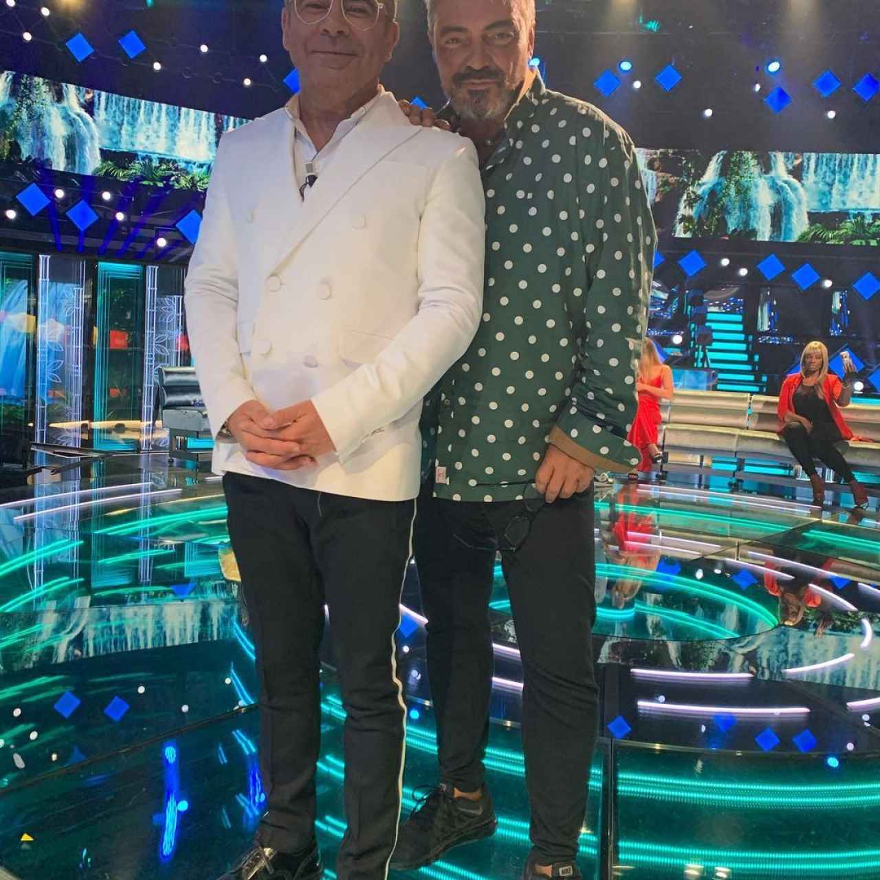 Canales junto a Jorge Javier Vázquez en el plató de 'Supervivientes 2021'.