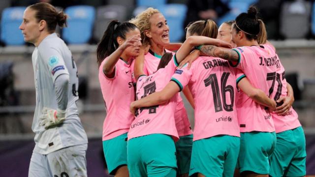 Piña de las jugadoras del Barcelona Femenino