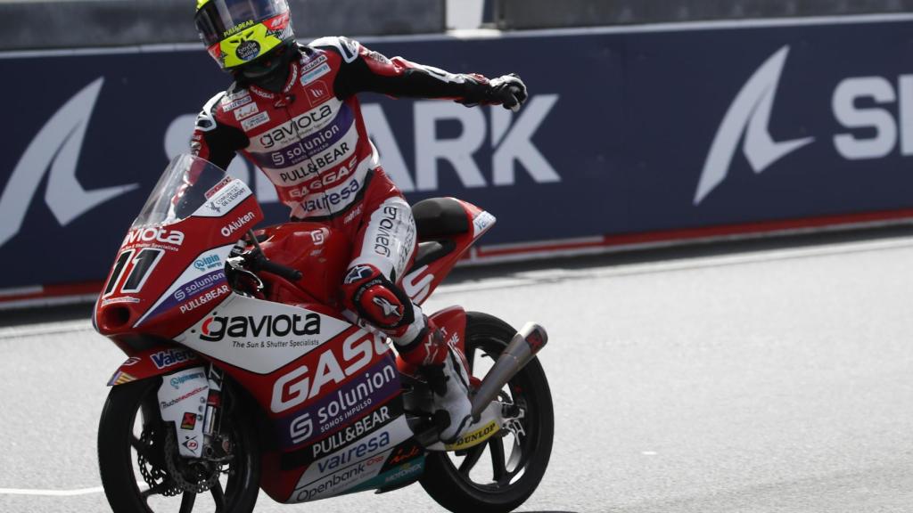 Sergio García celebra su victoria en la carrera de Moto3 en Le Mans