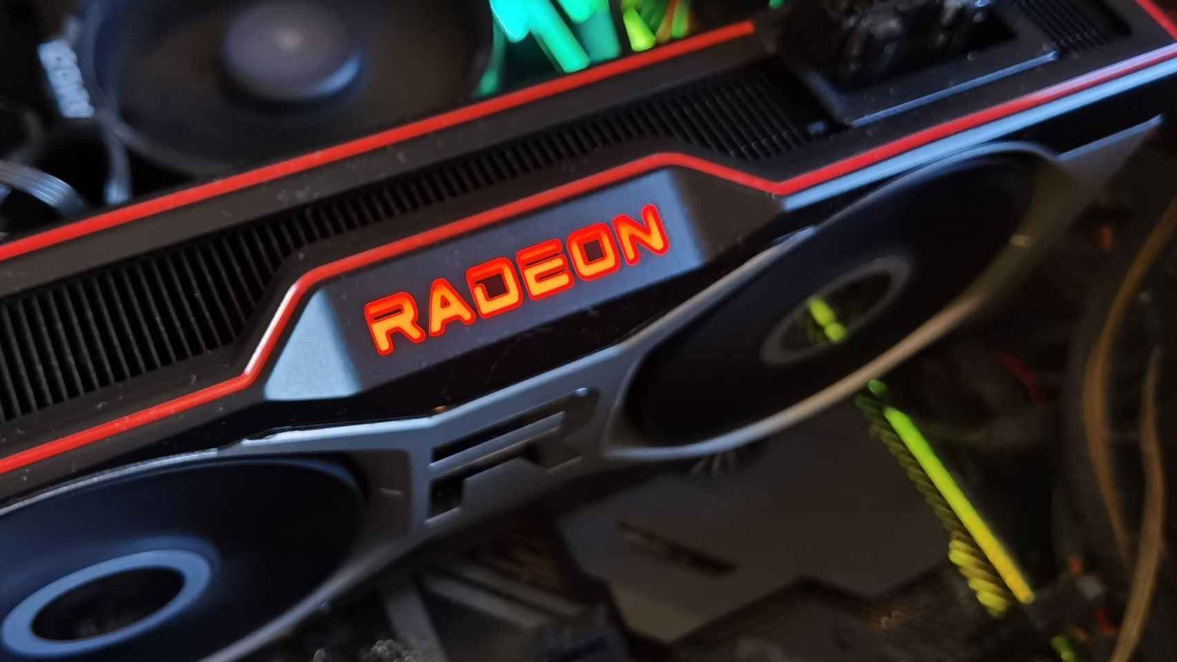 AMD Radeon RX 6700 XT, una GPU de AMD (no afectada)