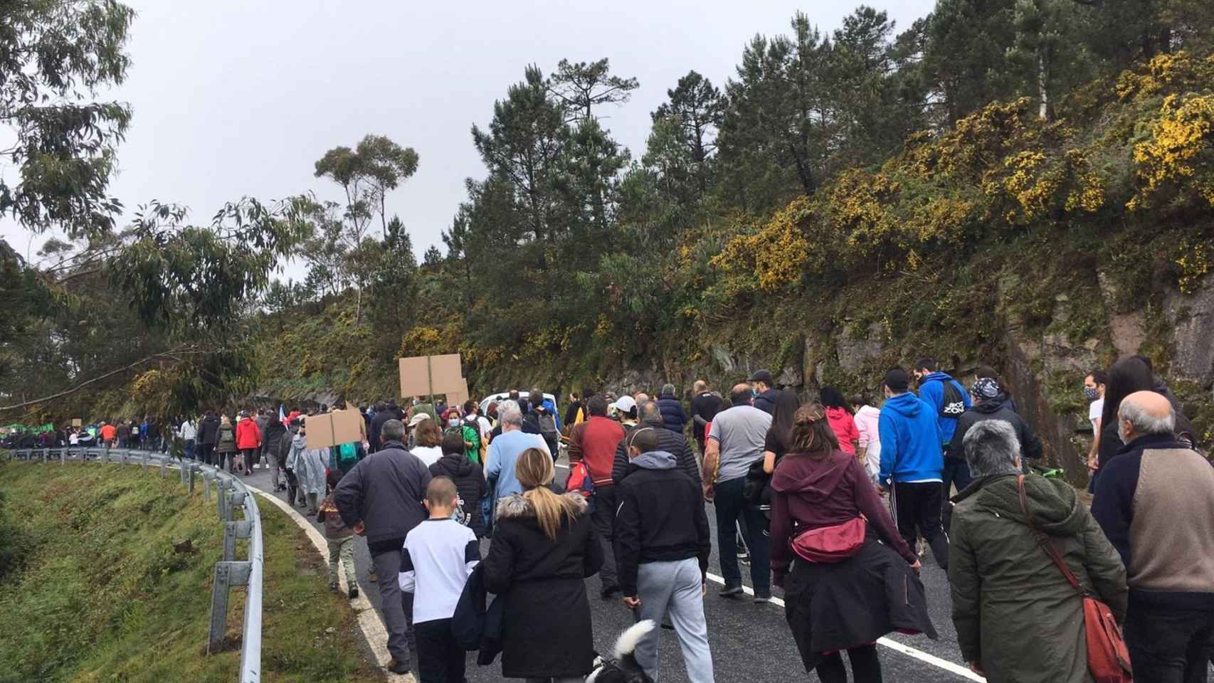 Marcha por la Serra da Groba (Pontevedra) contra la amenaza de 7 parques eólicos