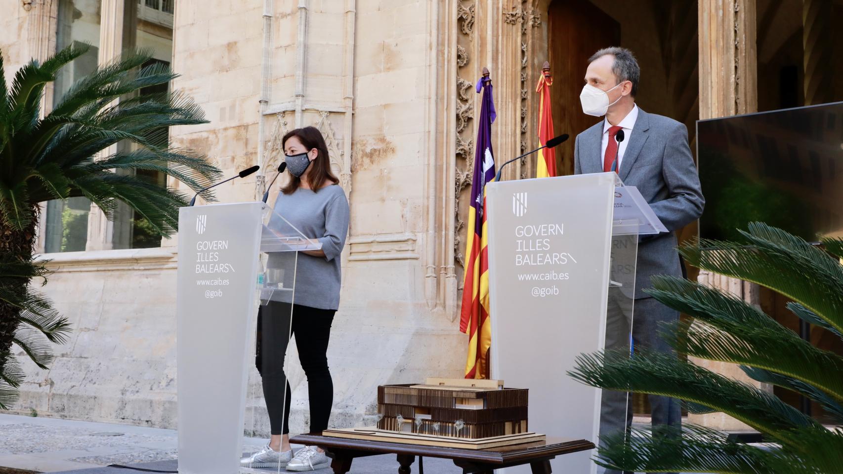 Armengol y Duque, durante la presentación del proyecto.