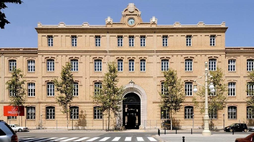 Edificio de Tabacalera, donde se encuentra la sede de Urbanismo registrada este lunes por la UCO. EE