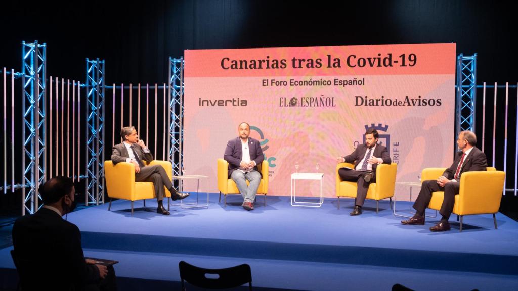 Imagen de la mesa redonda Canarias a la vanguardia de la transición energética y los servicios urbanos.