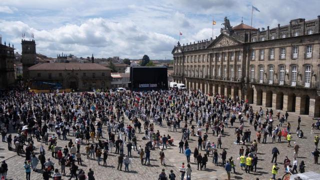 Miles de personas reclaman normalización y reconocimiento del gallego en el Obradoiro