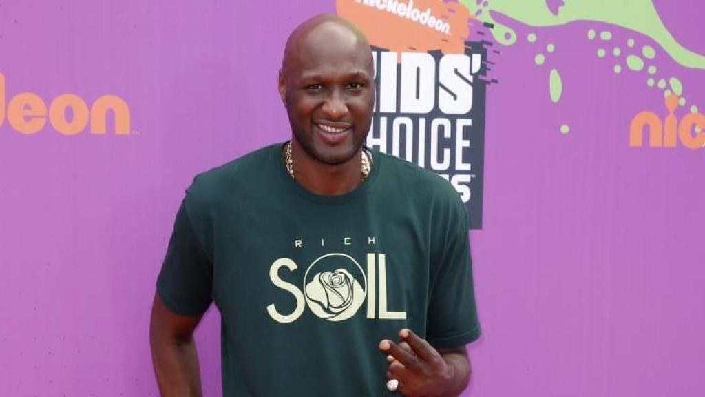 Lamar Odom firmando un autógrafo