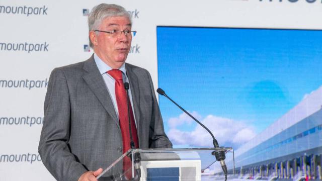 José Manuel Tofiño, alcalde de la localidad toledana de Illescas, este lunes durante la inauguración de un nuevo centro logístico en el municipio