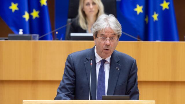 El comisario de Asuntos Económicos, Paolo Gentiloni, durante el debate en la Eurocámara de este martes