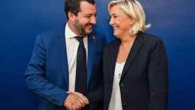 Marine Le Pen junto a Matteo Salvini en una imagen de archivo. Efe