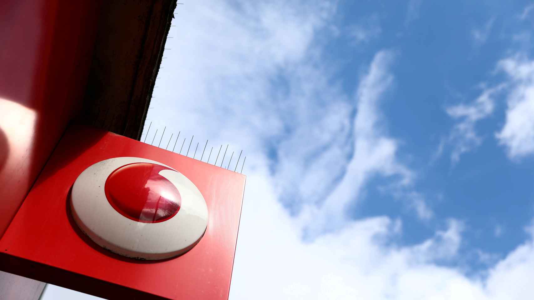 Logo de Vodafone en un tienda en Londres, en una imagen de archivo.