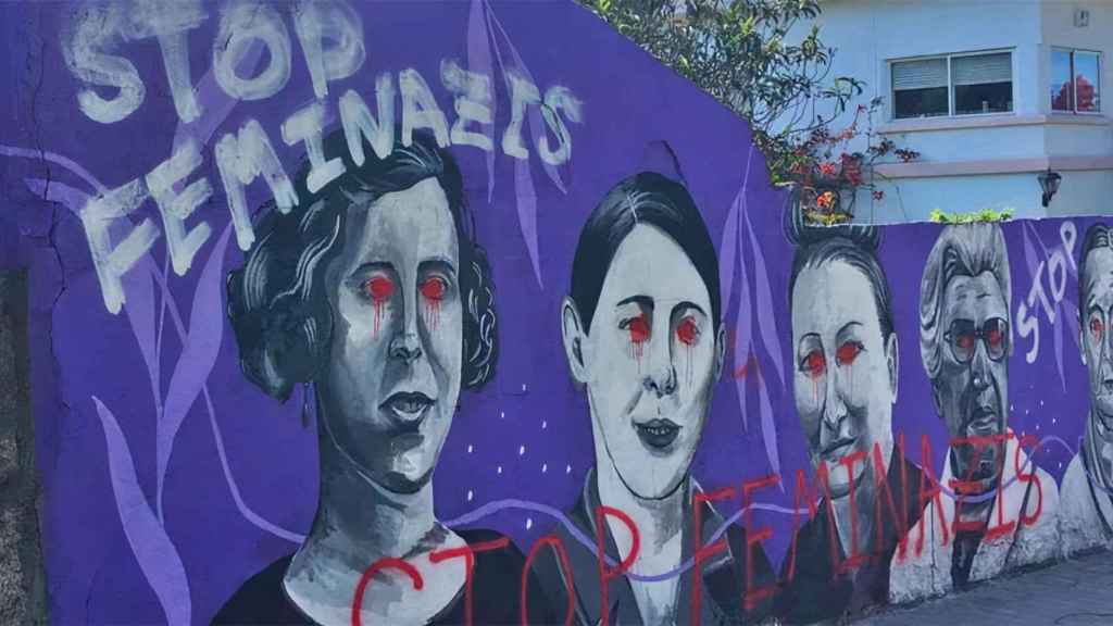 Mural vandalizado.