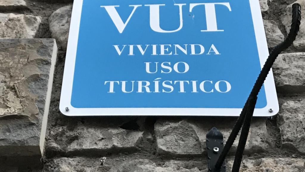 Cartel de Vivienda de Uso Turístico en Madrid.