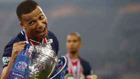 Mbappé celebrando el título de la Copa de Francia con el PSG