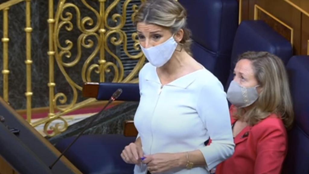 Yolanda Díaz y Nadia Calviño en la sesión de control al Gobierno este miércoles.