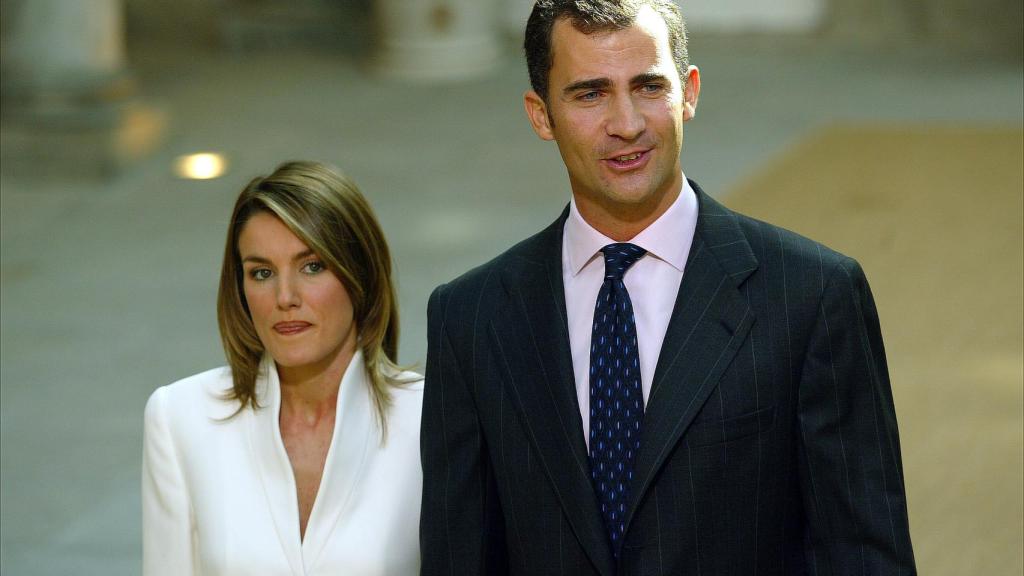 Letizia durante su pedida de mano en 2003, cuando entonó en rueda de prensa su célebre déjame terminar dirigido a Felipe.