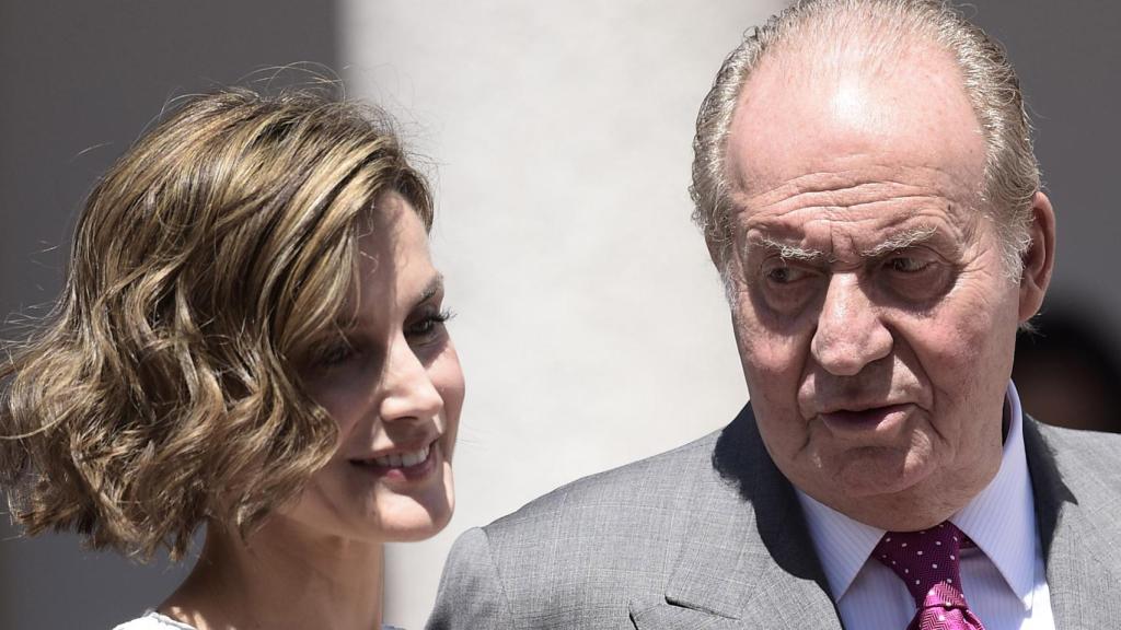 Juan Carlos y Letizia durante la Primera Comunión de la princesa Leonor en 2015.