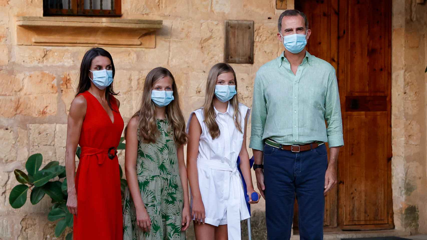Los Reyes junto a sus hijas, Leonor y Sofía, el pasado verano en Palma de Mallorca.