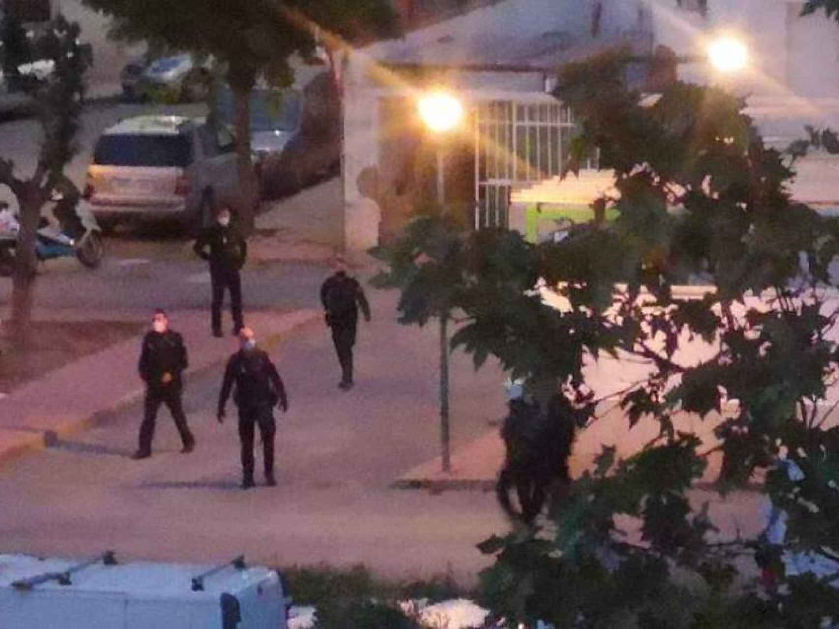 Imágenes después del tiroteo en Ciudad Real, con la policía tomando el barrio