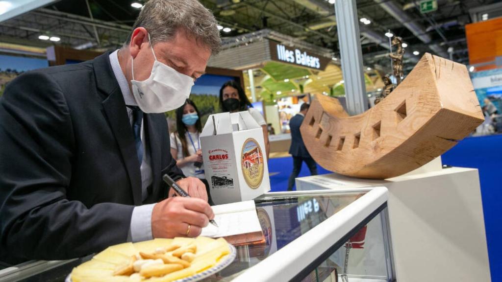 El presidente de Castilla-La Mancha, Emiliano García-Page, este miércoles en Fitur 2021