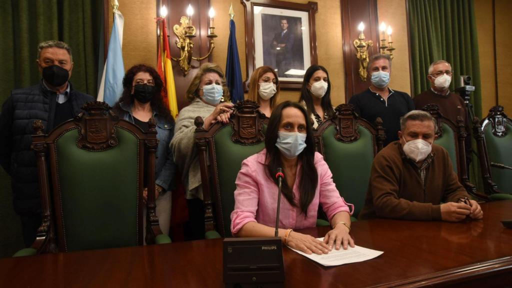 La concejala de Ribeira, Ana Ruiz, anuncia su dimisión.