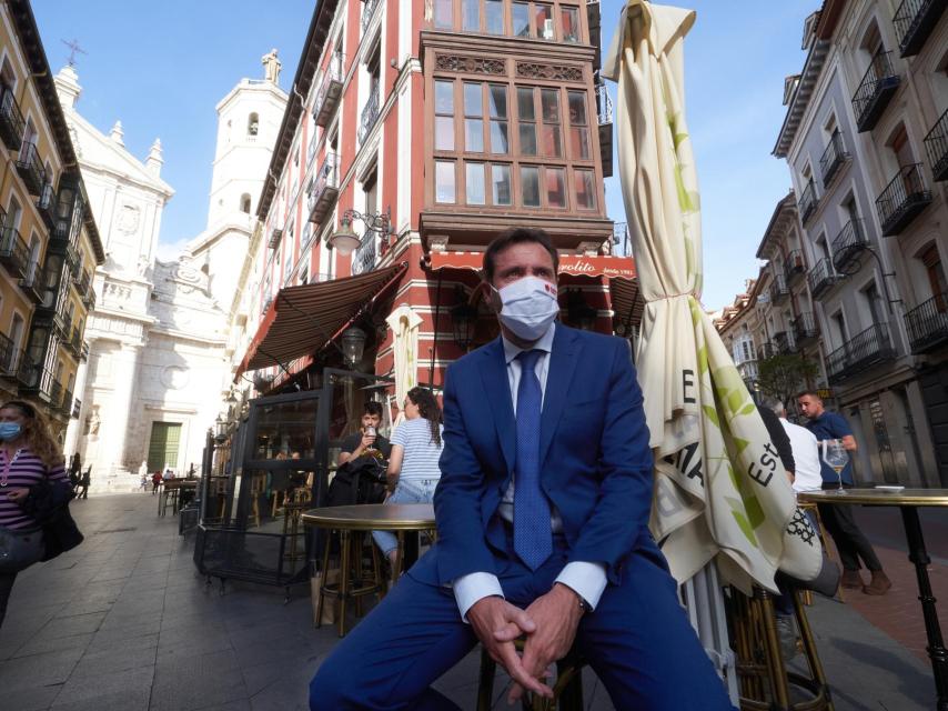 Óscar Puente, en un bar del centro de Valladolid.