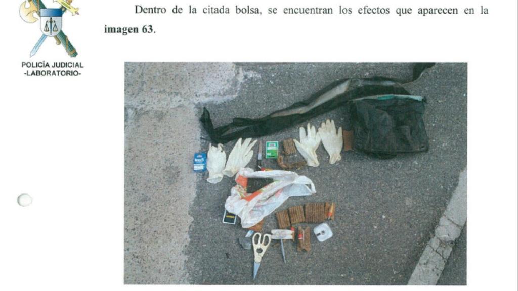 Objetos de pesca encontrados en el lugar del asesinato.