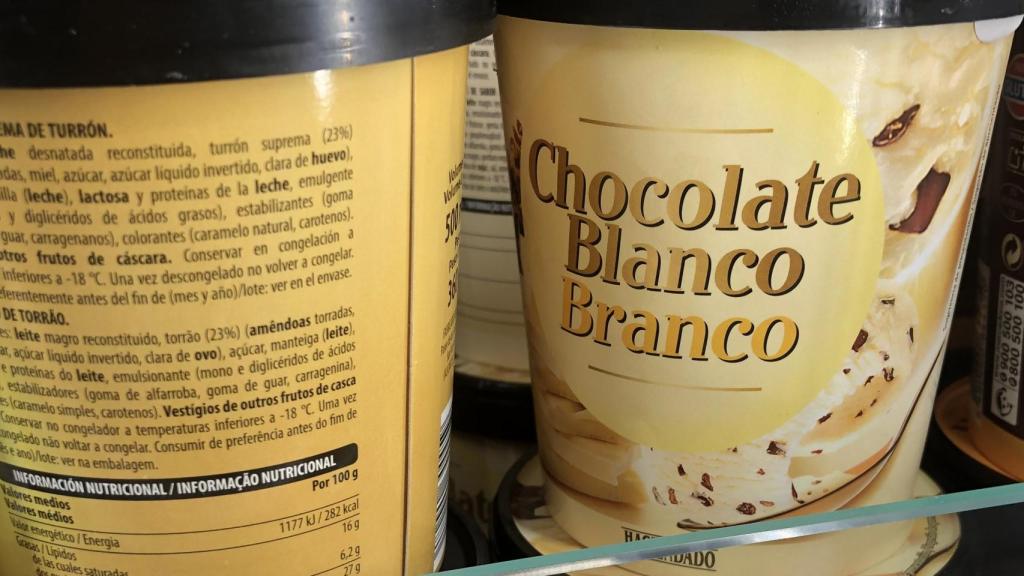 Este es el helado de chocolate blanco.