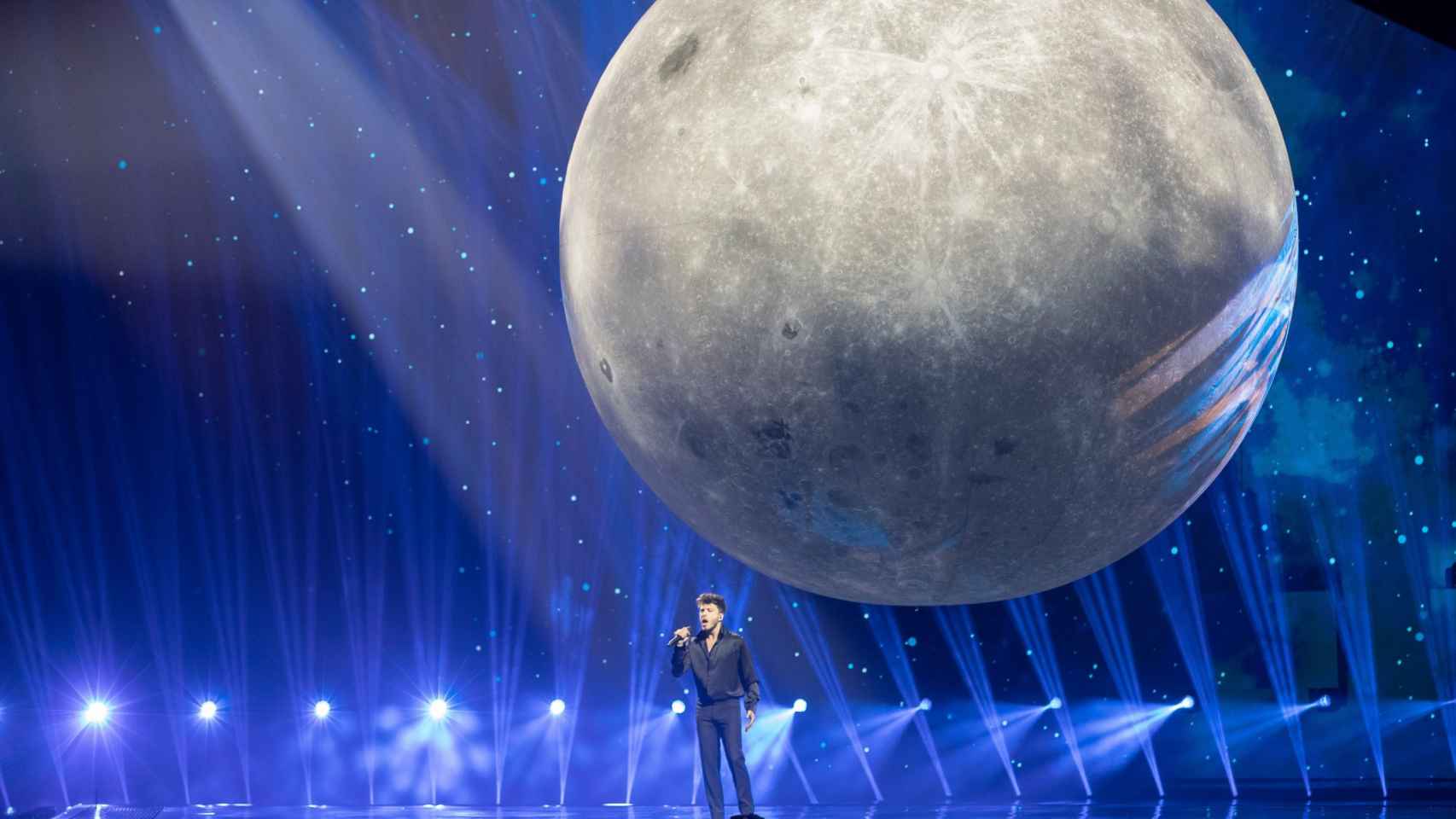 La luna ha sido uno de los aspectos más comentados de la actuación de España.