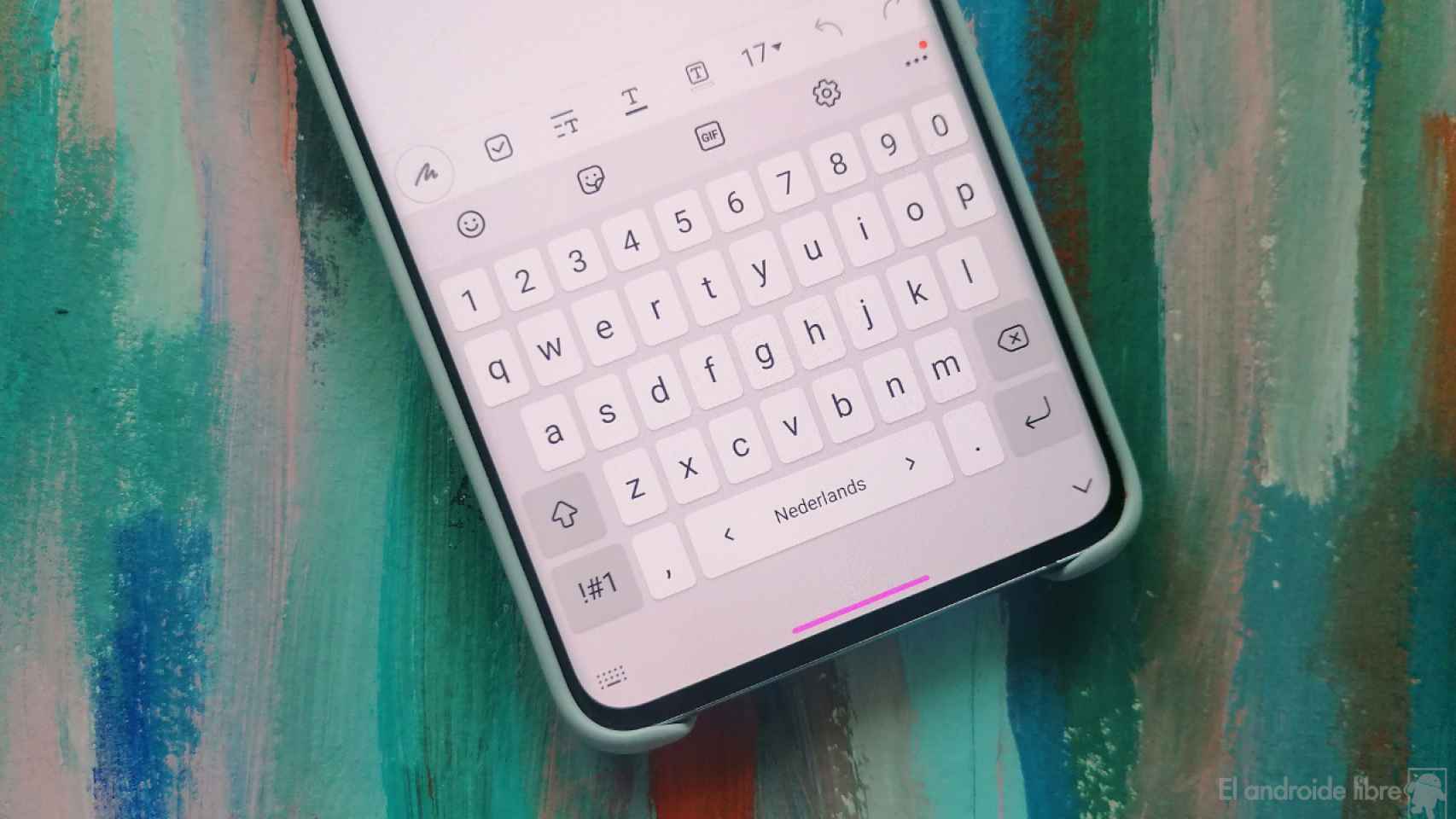 Cómo eliminar la barra debajo del teclado en tu móvil Samsung