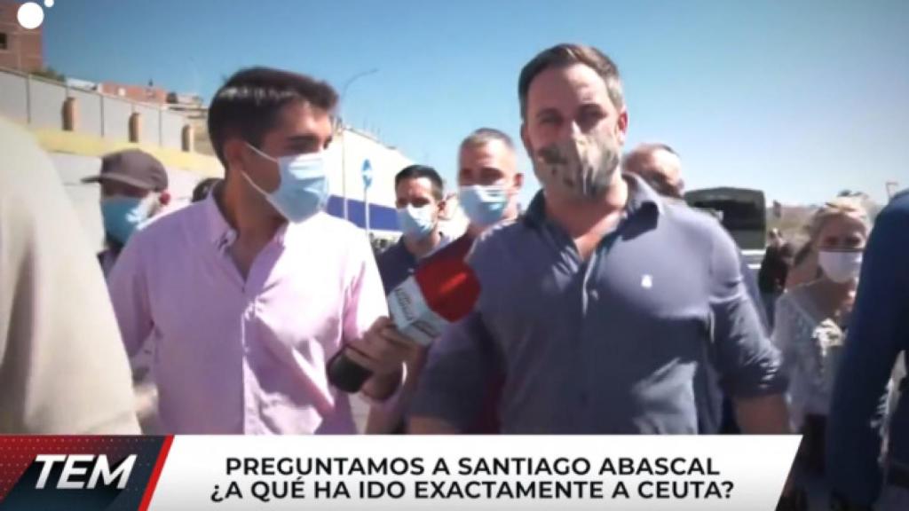 El reportero preguntando a Abascal para 'Todo es Mentira'.