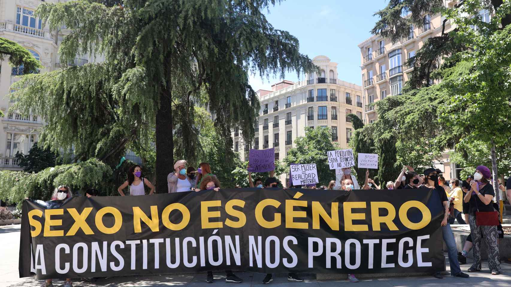 La Alianza contra el Borrado de Mujeres en una concentración contra la 'Ley Trans' frente al Congreso de los Diputados el pasado 18 de mayo.
