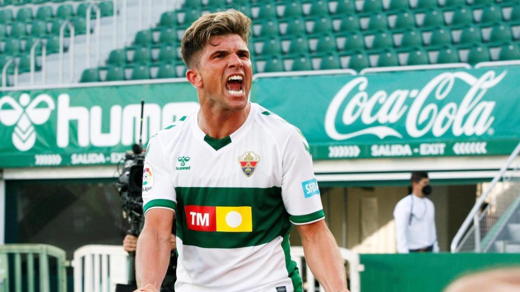 Raúl Guti celebra el segundo gol frente el Atlético de Bilbao.