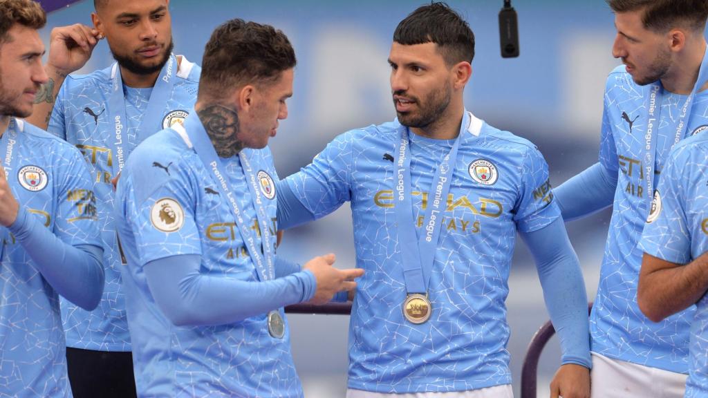 El Manchester City, con Agüero de protagonista, celebra la Premier League