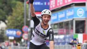 Campenaerts celebra su victoria en la 15ª etapa del Giro de Italia 2021
