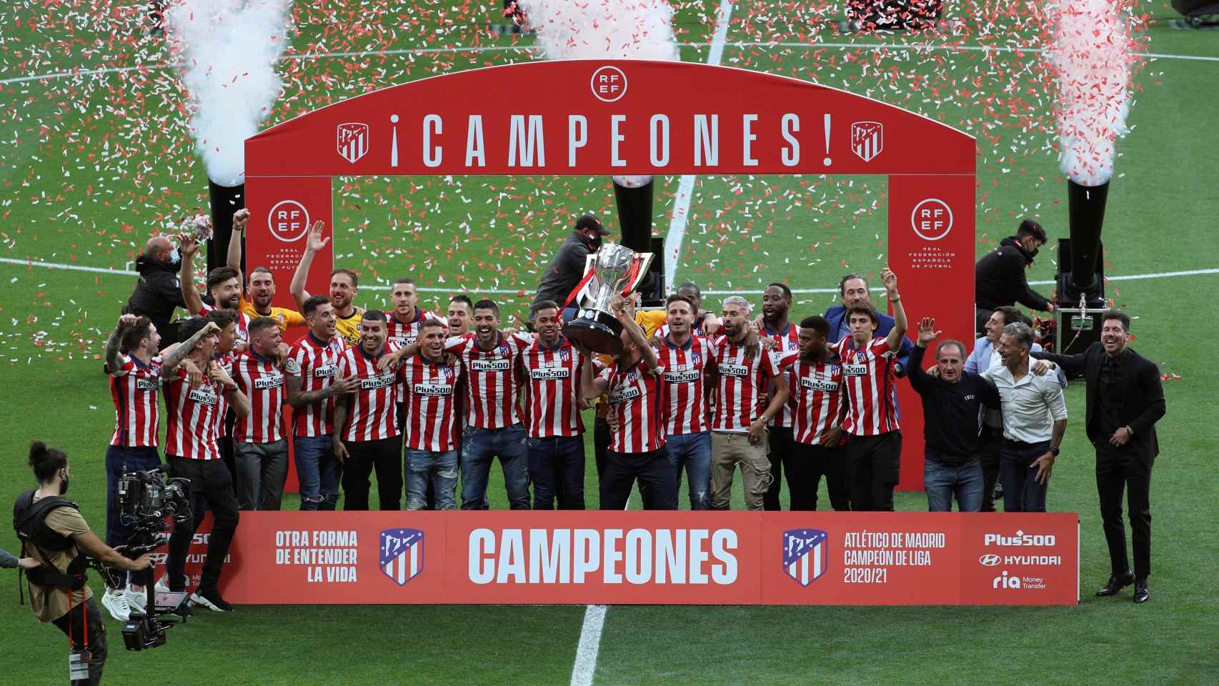 El Atlético de Madrid recibe el título de La Liga en el Wanda Metropolitano