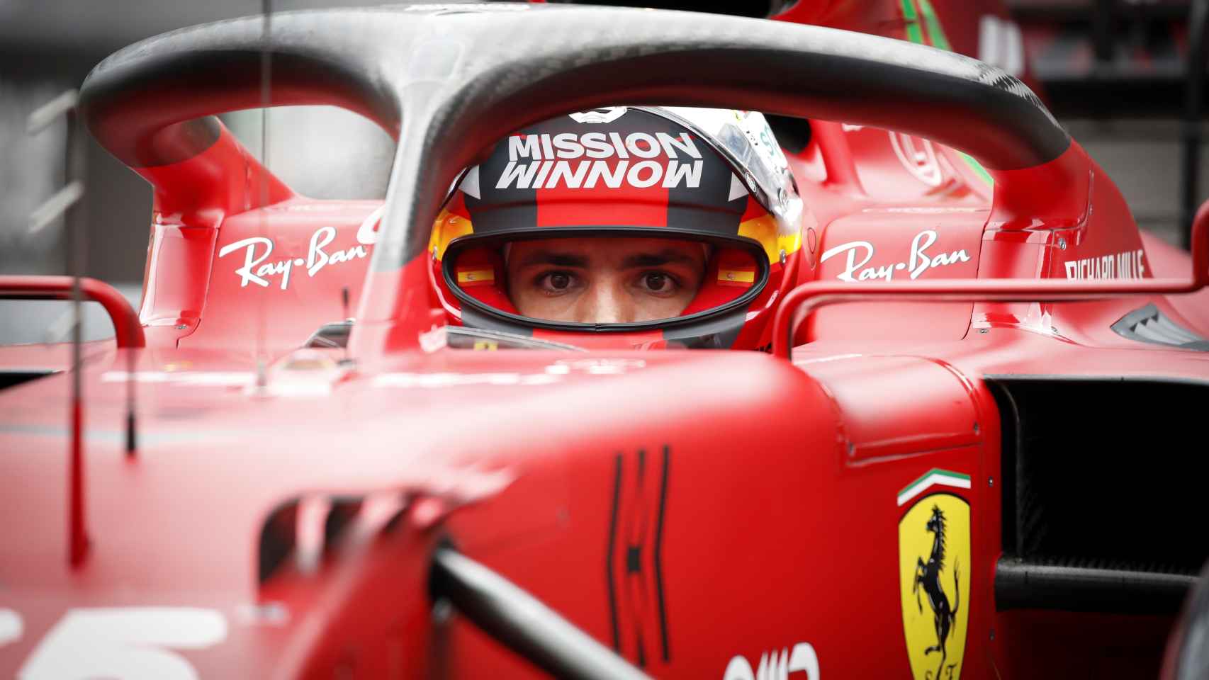 Carlos Sainz dentro de su SF21 en el Gran Premio de Mónaco de F1