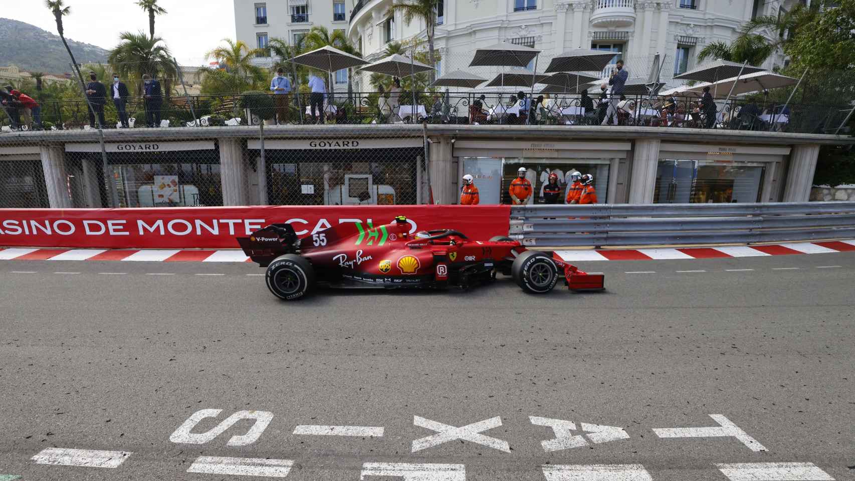 Carlos Sainz rueda con el SF21 en Mónaco