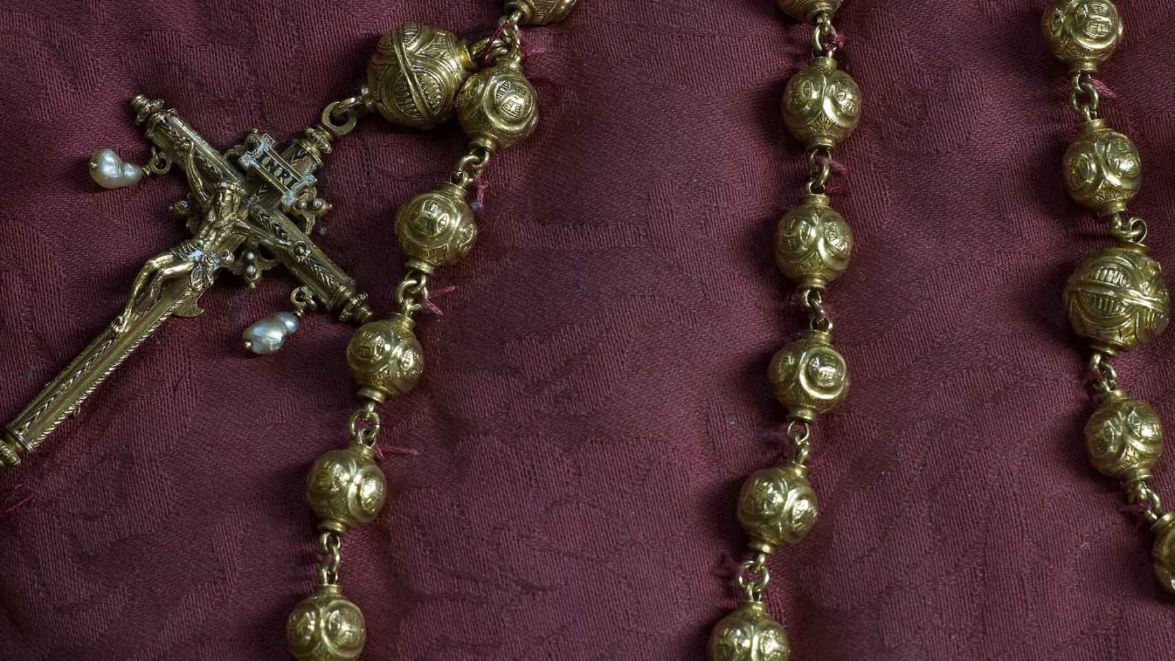 Las cuentas de oro del rosario de María, reina de Escocia.