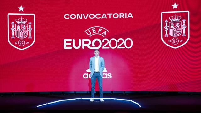 Luis Enrique, en forma de holograma, en la presentación de la convocatoria de la Selección para la Eurocopa