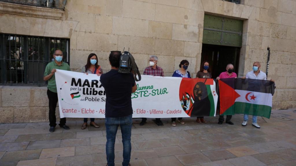 Imágenes de la concentración del pasado viernes en Alicante para presentar la marcha saharaui.