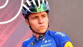 Evenpoel en el control de firmas de una etapa del Giro de Italia 2021