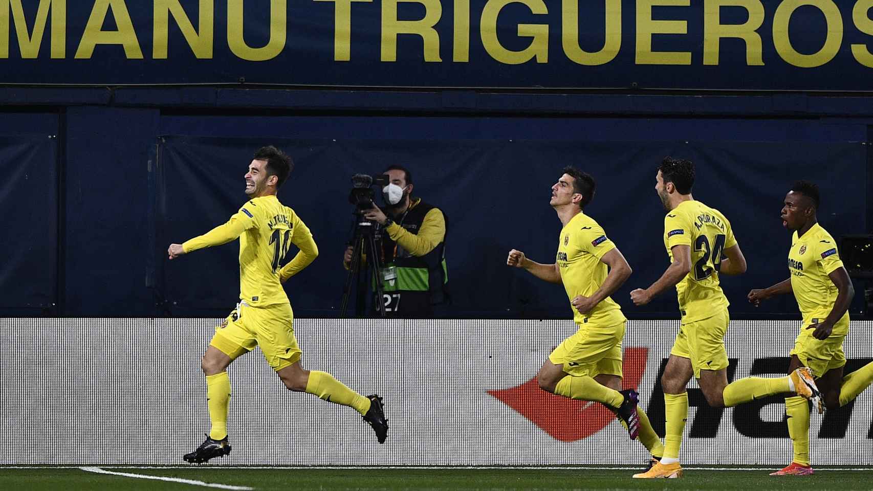 Manu Trigueros celebra su gol con el Villarreal ante el Arsenal en la Europa League